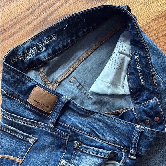 Stylish Blue Distressed Women's Jeans - Picture 2 of 7